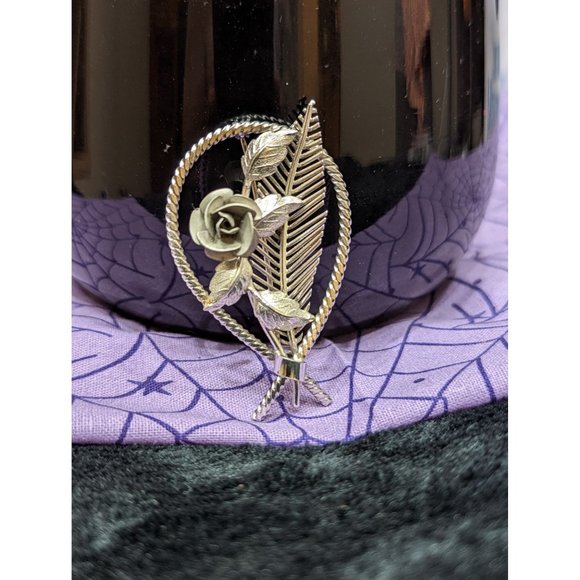 Bond Boyd Sterling Silver Brooch Pin Rose with Leaves, Feather in Rope Loop - Picture 5 of 5